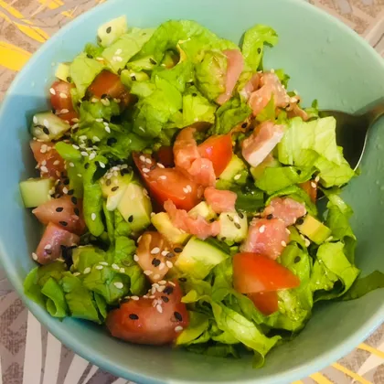 Вкусный полезный салат 😋 с малосольной форелью