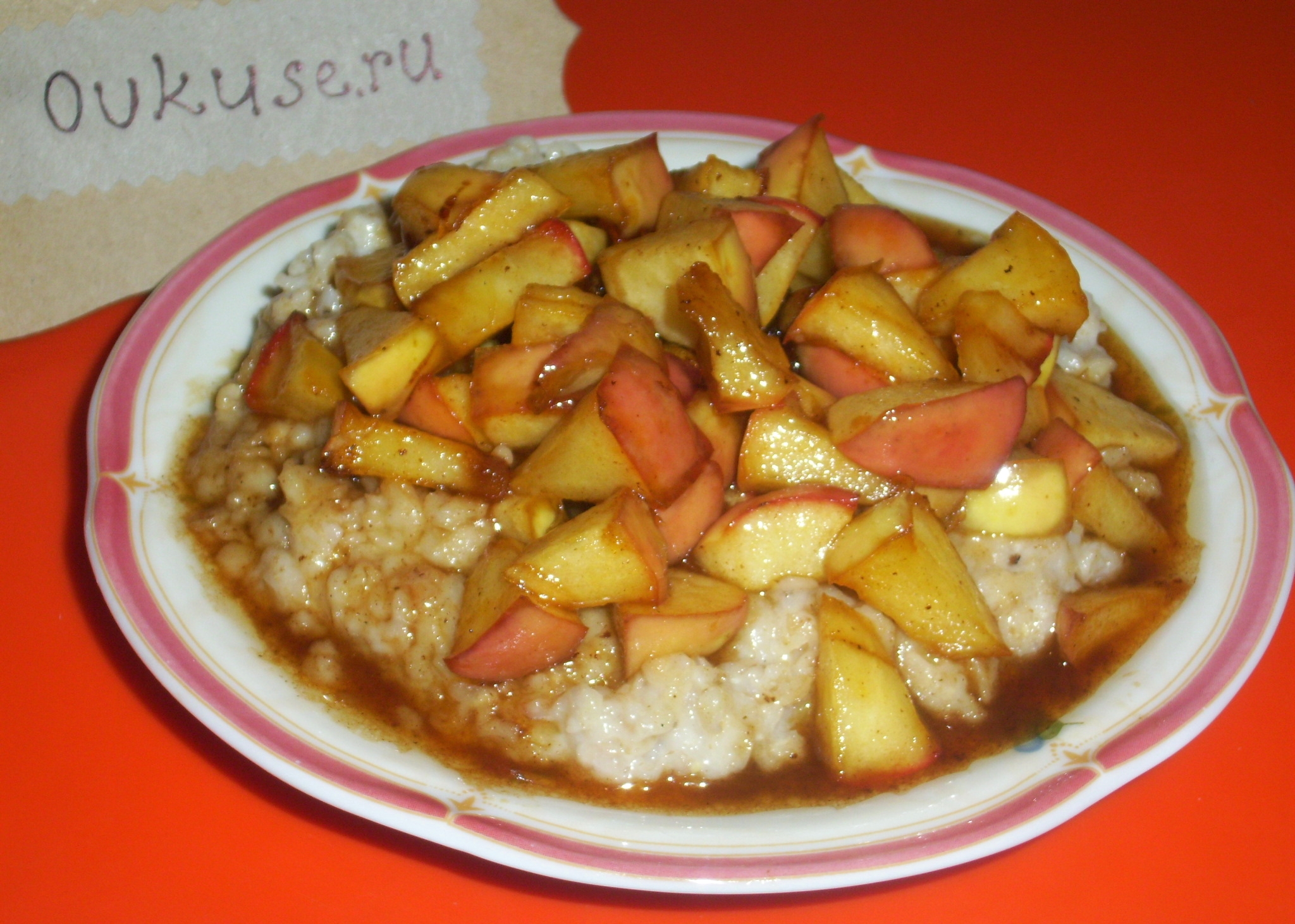 Овсянка с карамельными яблоками