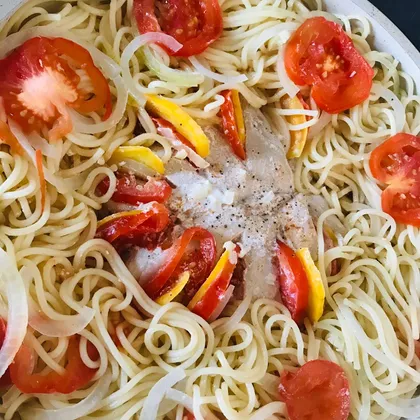 Куриная грудка в сливочно-чесночном соусе со спагетти