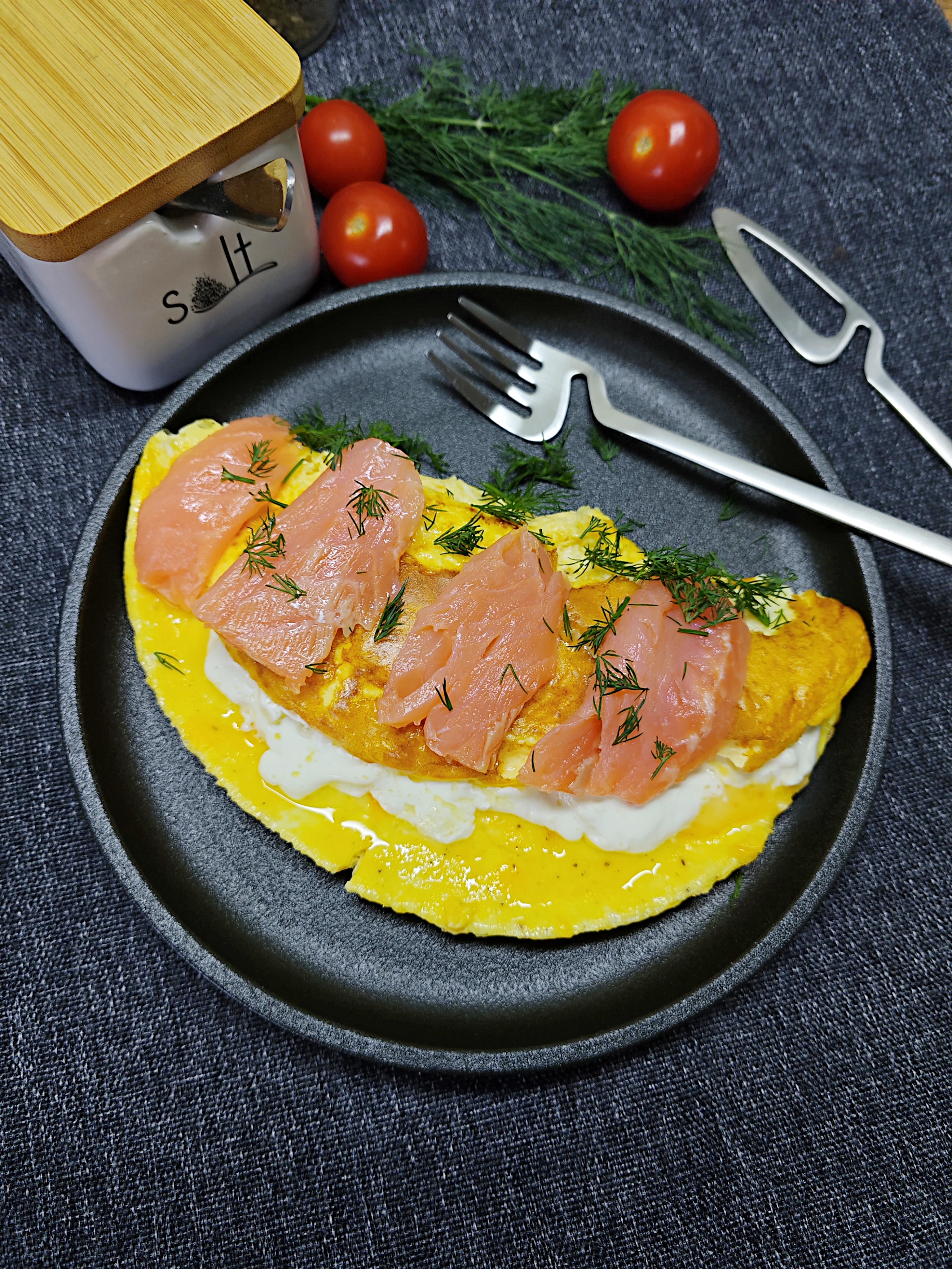 Омлет с форелью и страчателлой