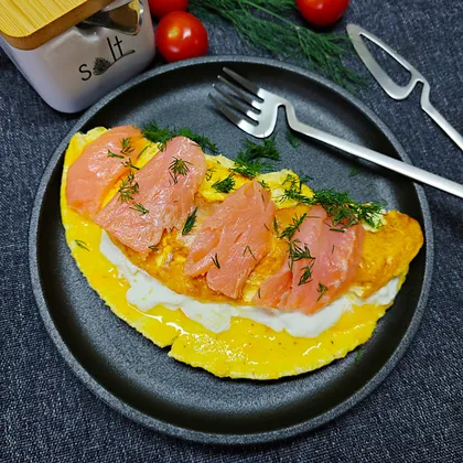 Омлет с форелью и страчателлой