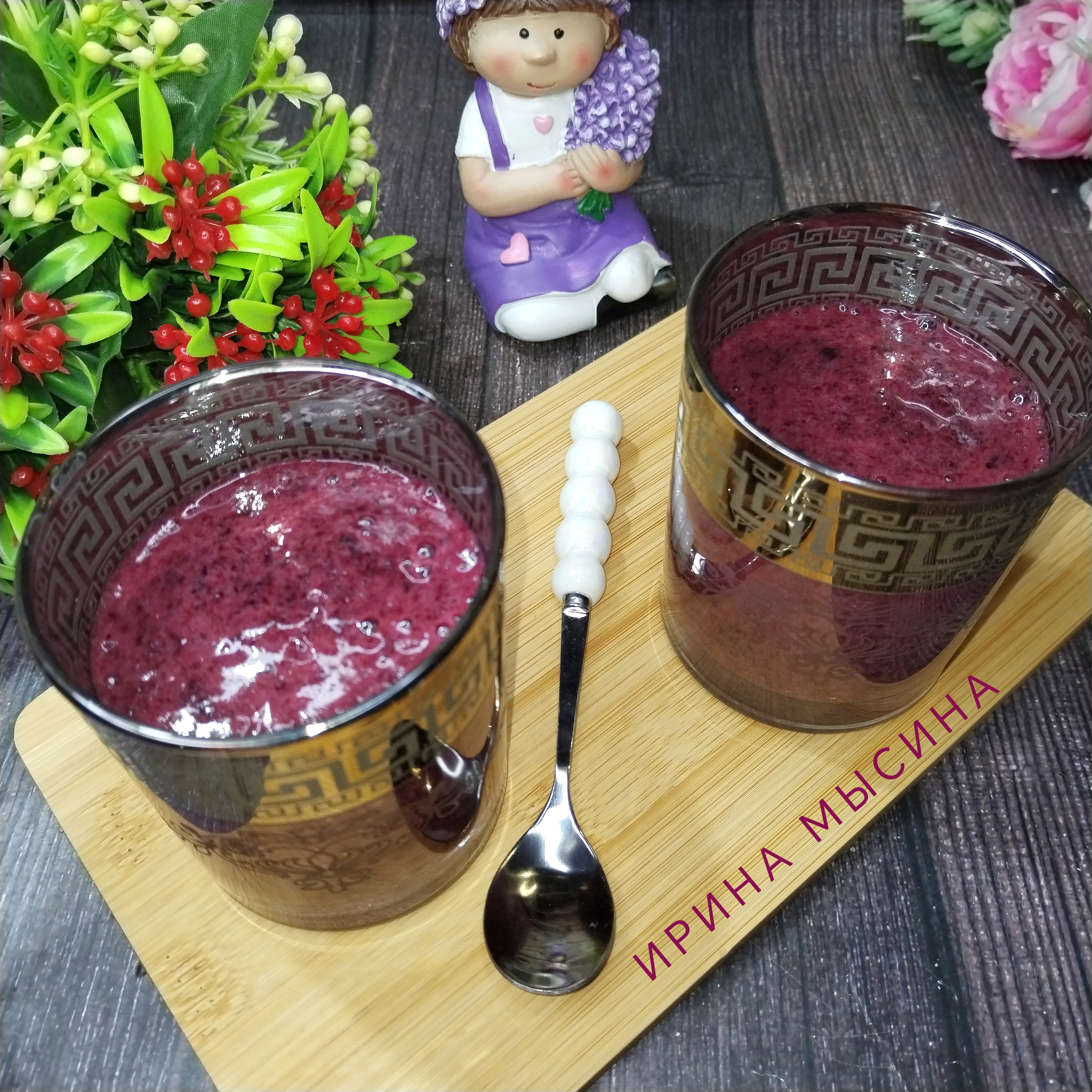 Чернично-клубничный смузи 