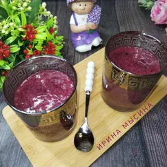 Чернично-клубничный смузи 