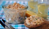 Фасолевый паштет домашний с помидорами и травами
