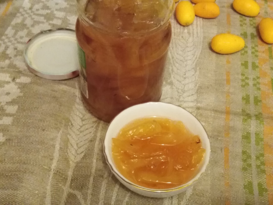 Янтарное варенье из ананаса