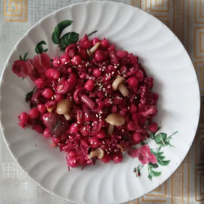 Постный салат с нутом и грибами