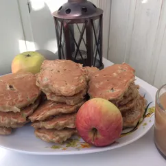 Пышные оладушки с кабачком и яблочком