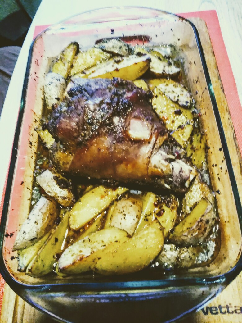Куриные голени с картошкой, запеченные в духовке: рецепт с фото пошагово
