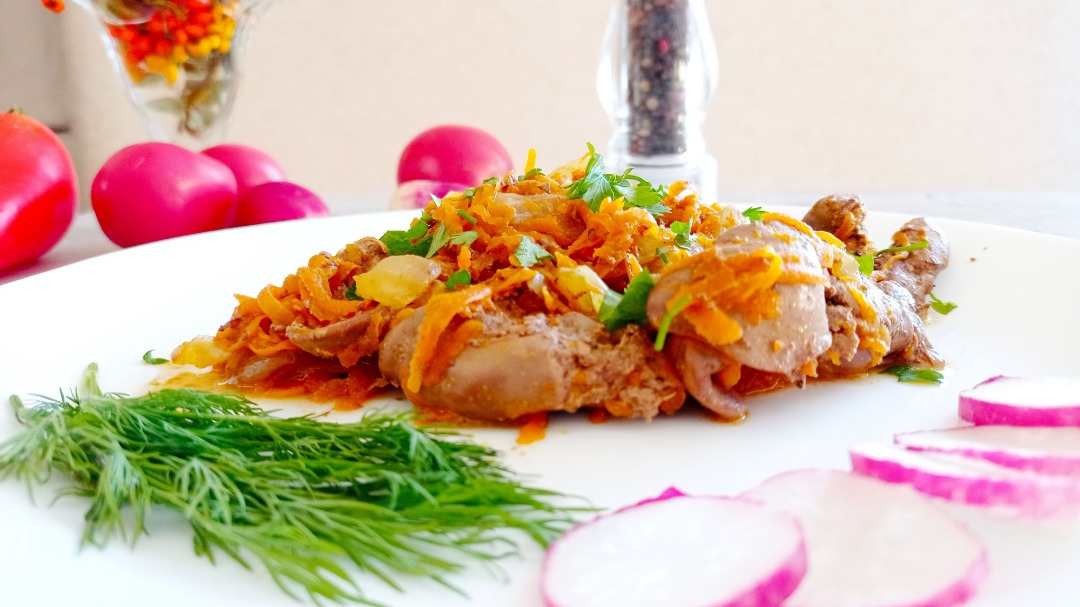 Печень тушеная с овощами