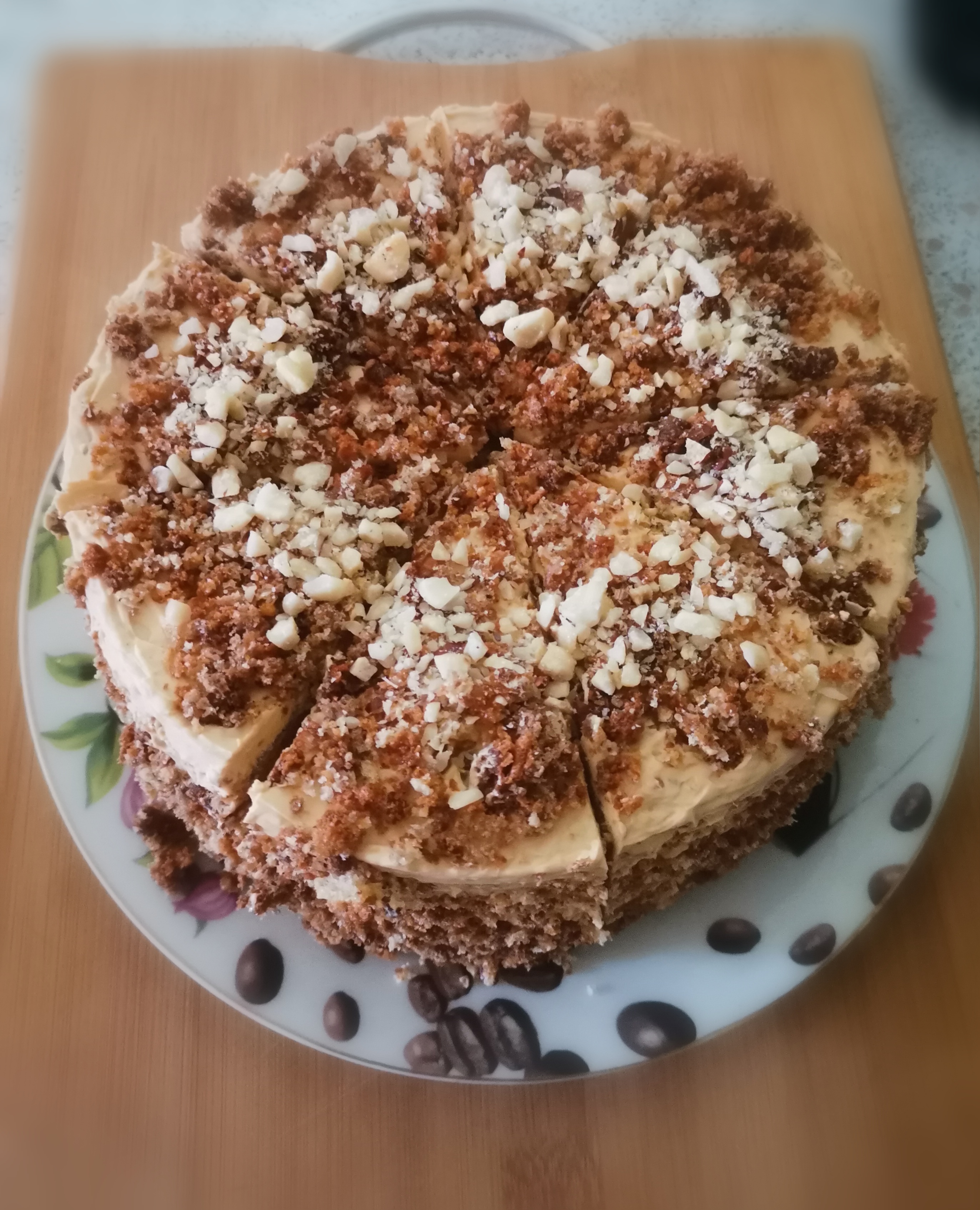 Вафельный торт со сгущенкой и ягодами