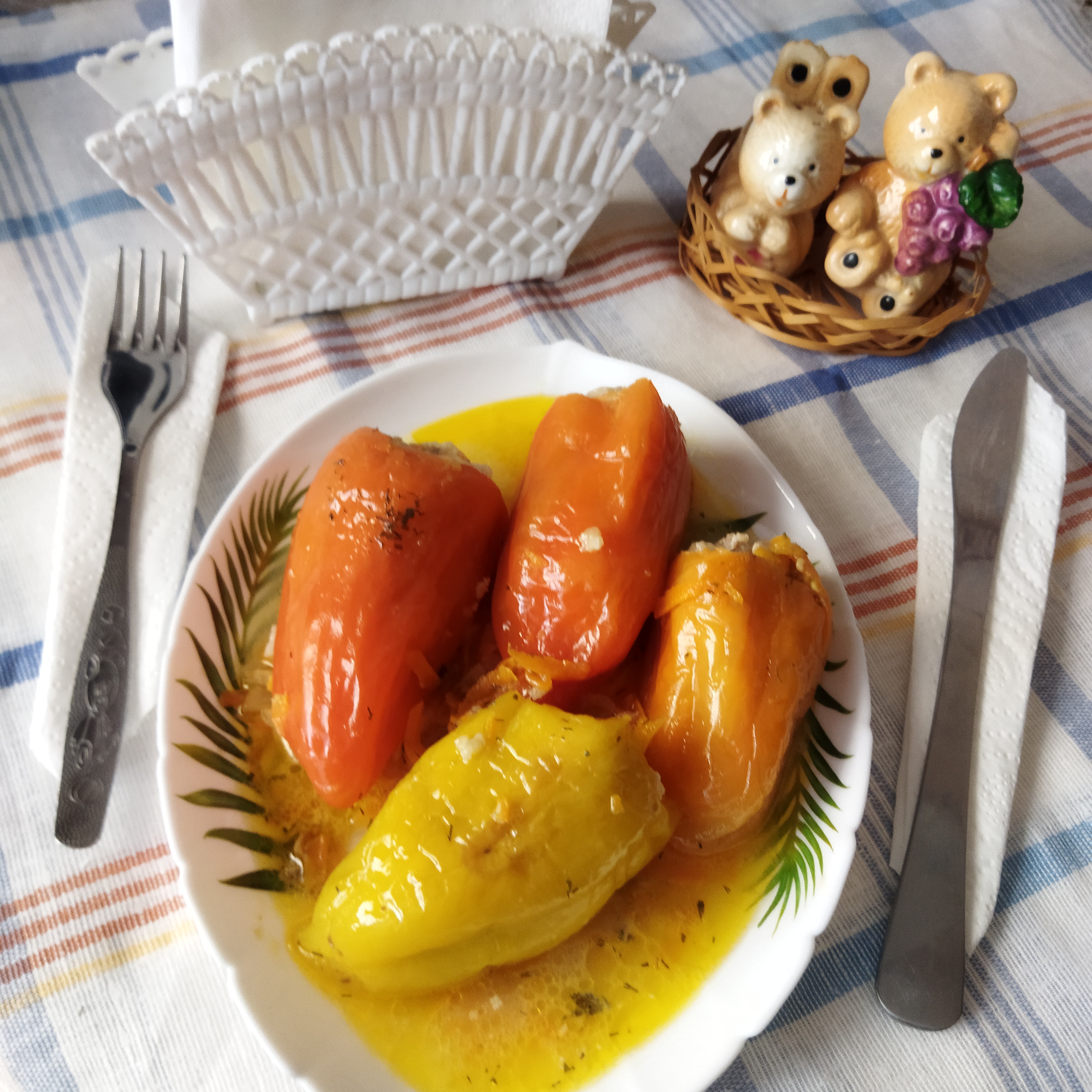 Перцы фаршированные куриным фаршем с рисом