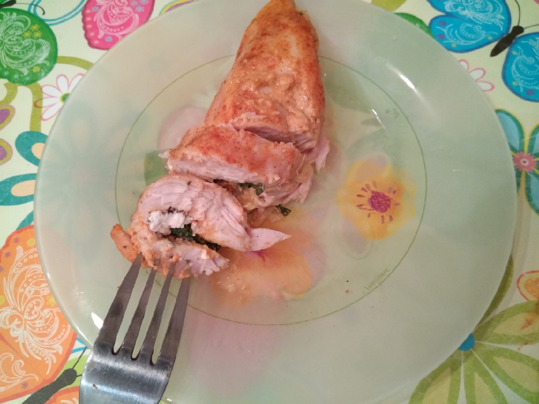 Кармашки из куриной грудки с брынзой и травами