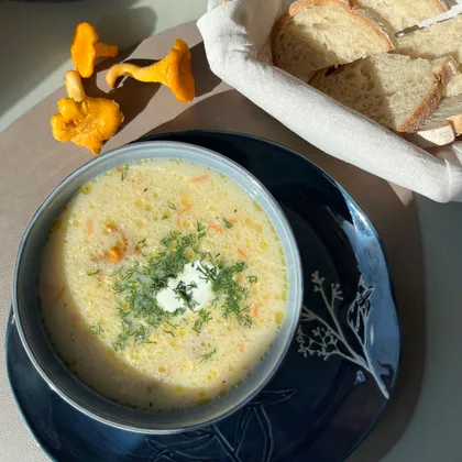 Рецепт нежного супа с лисичками и плавленым сыром