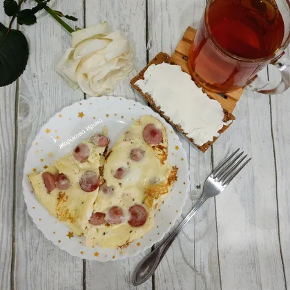 Омлет с молоком и сосисками