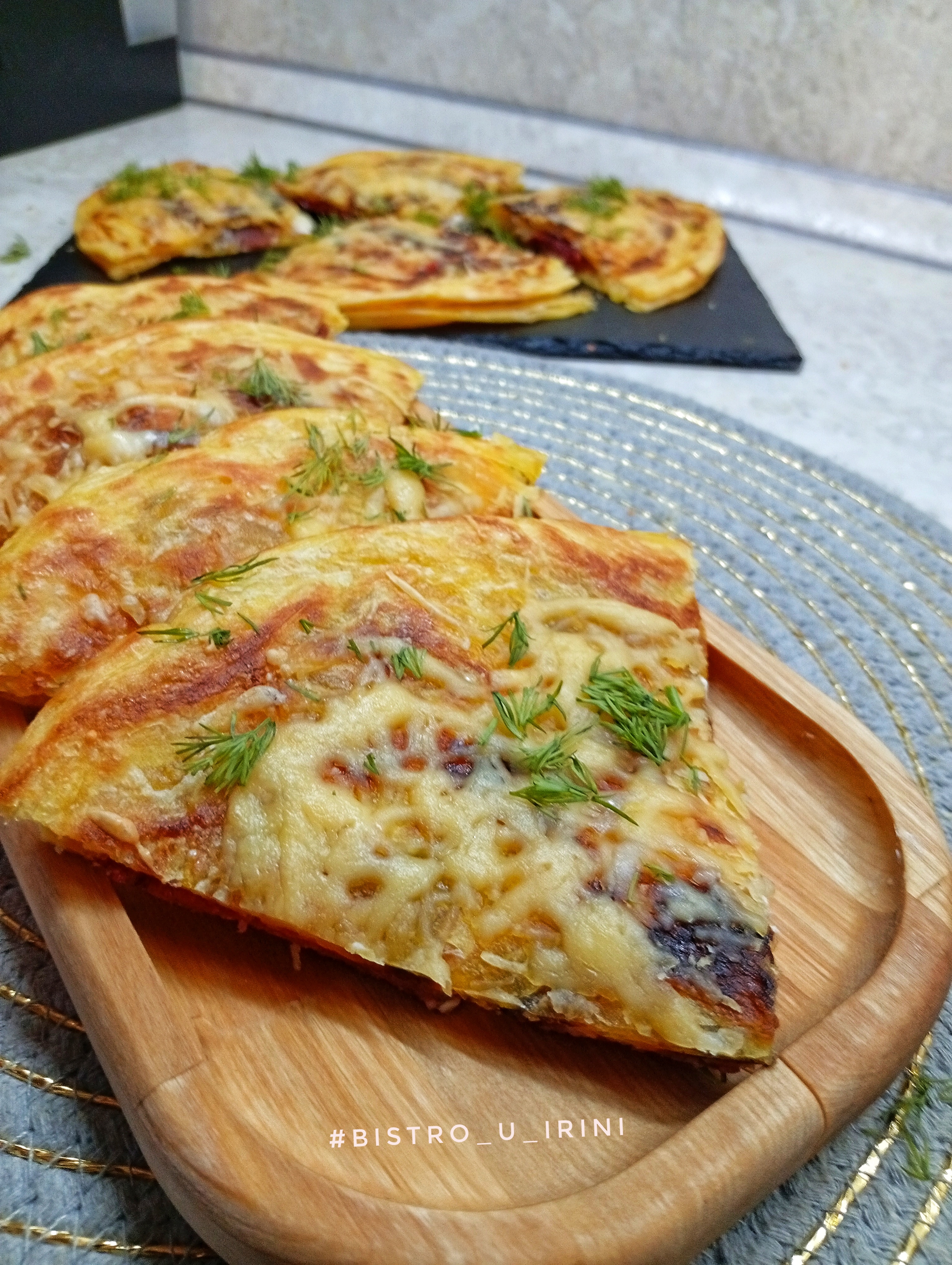 Роти с начинкой из сыра и чоризо