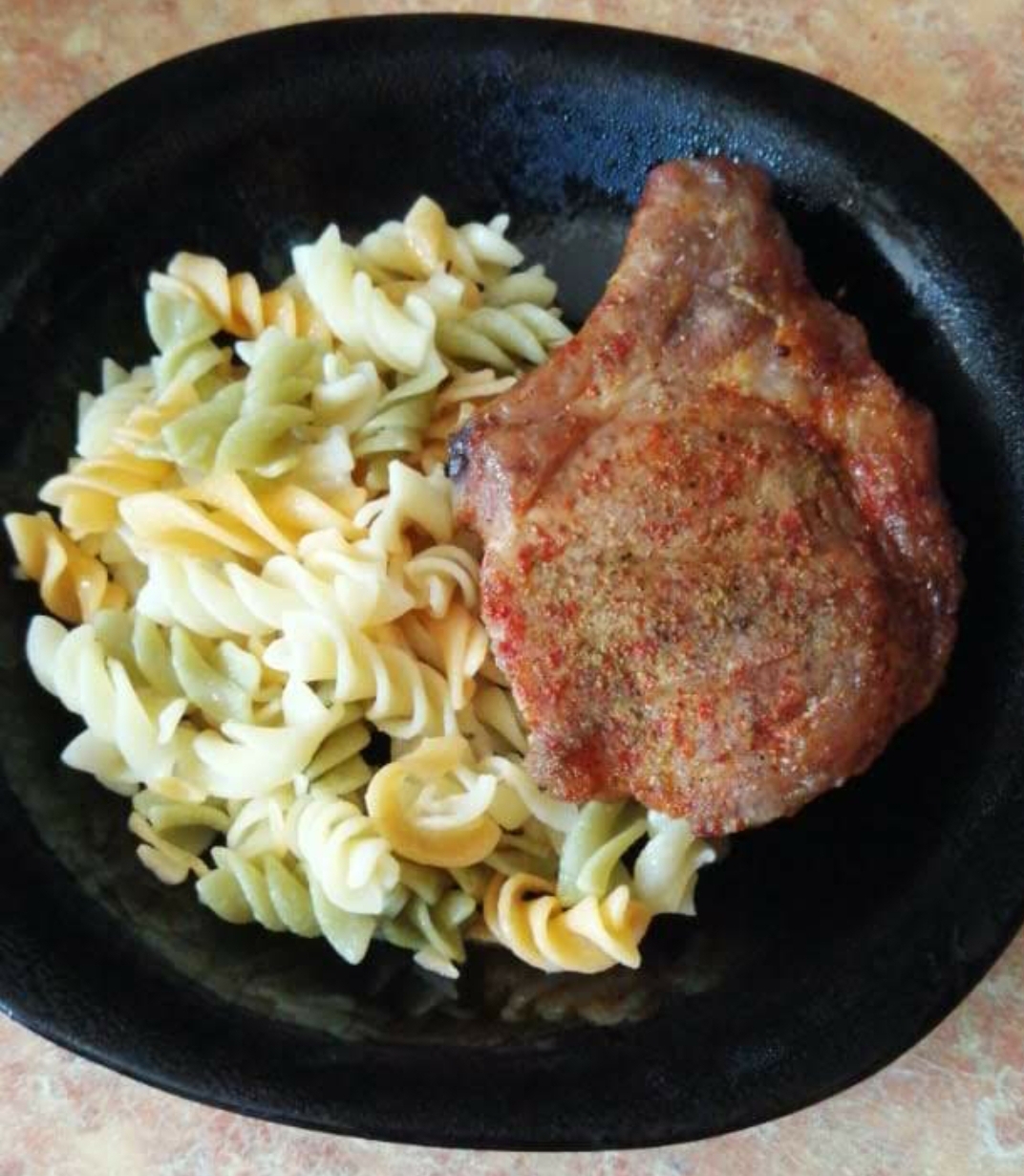 Корейка на кости с гарниром фузилли. 🥩🍝