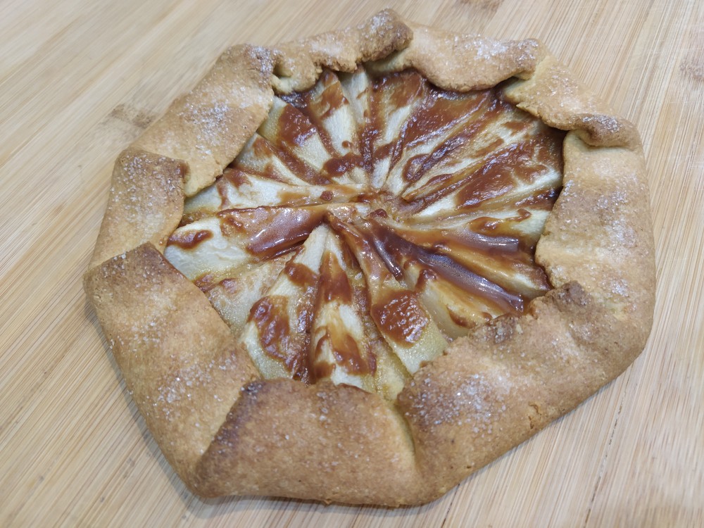 Творожная галета с грушей и карамелью