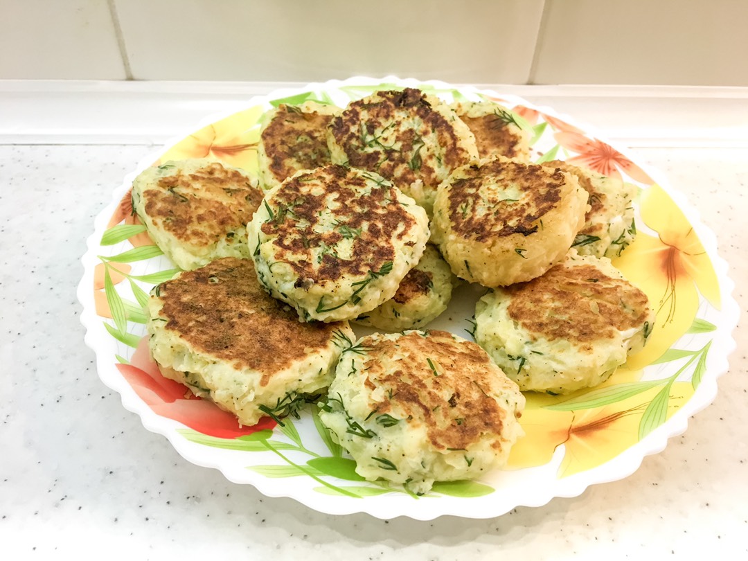 Драники из картофельного пюре с сыром