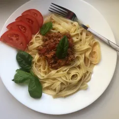 Паста с томатами и фаршем.🍝