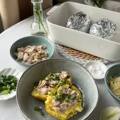 Запеченный картофель с начинкой из шампиньонов и ветчины 