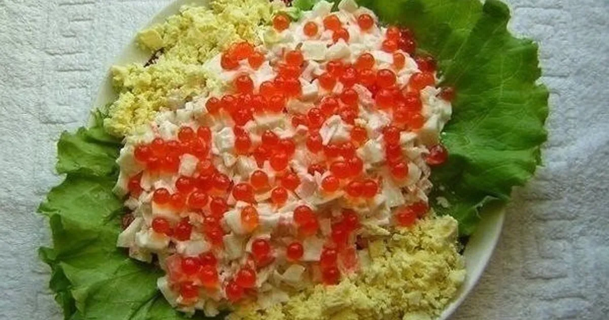 Салат из морепродуктов с красной икрой