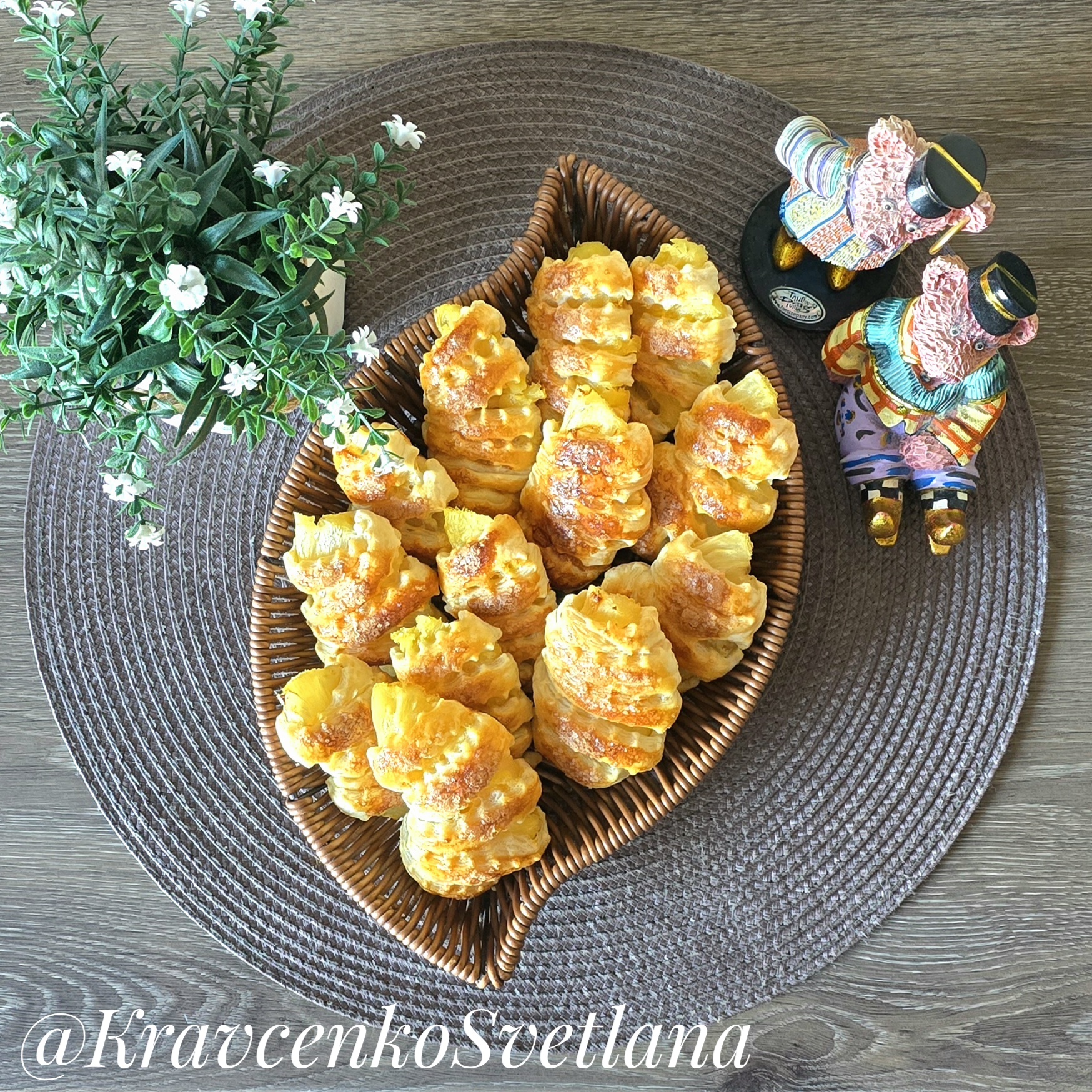 Ананасы в слоёном тесте