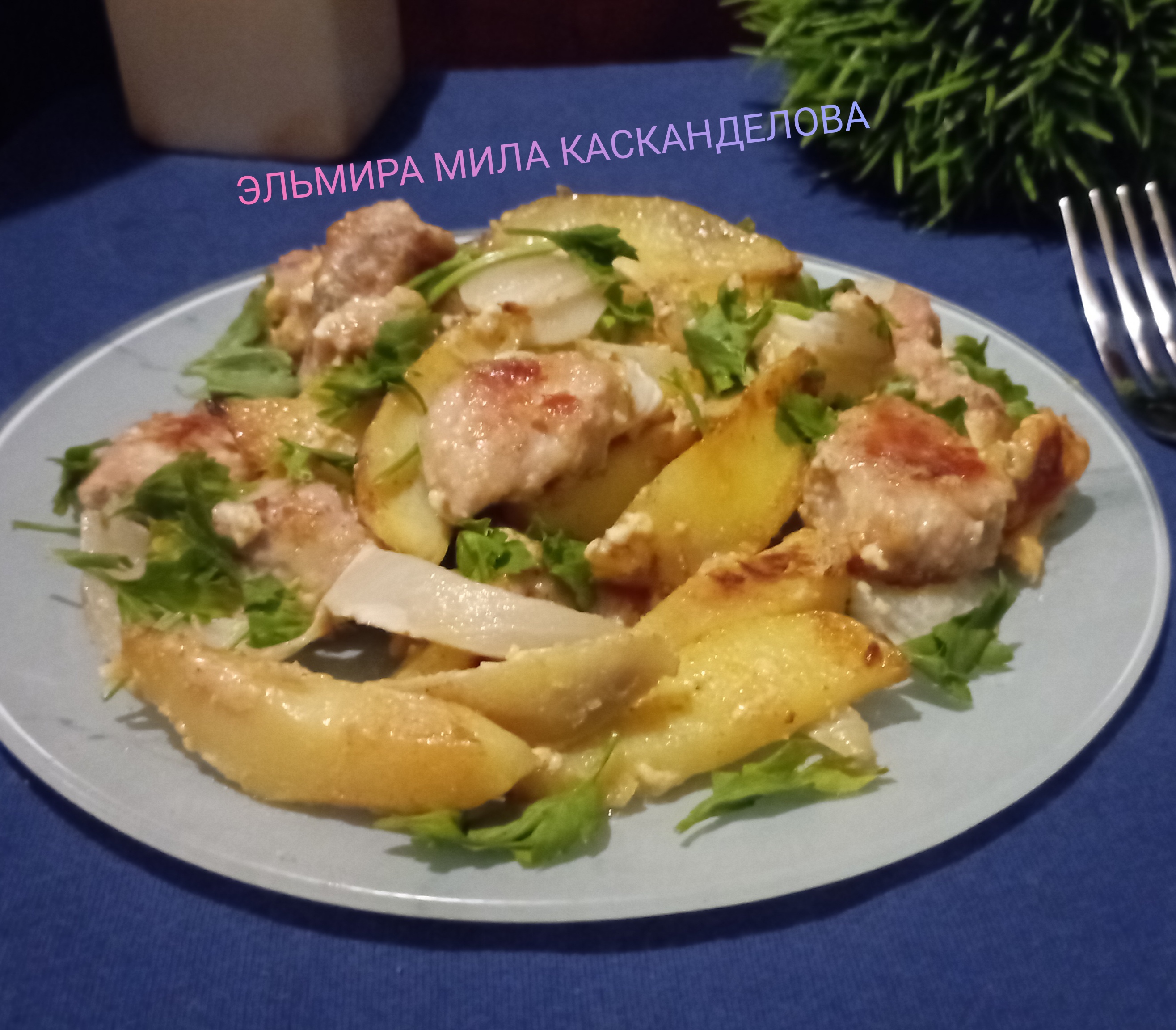 Свинина с картофелем и луком запечённые в сливках