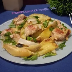 Свинина с картофелем и луком запечённые в сливках