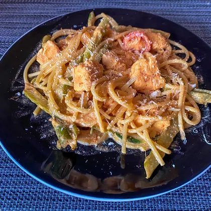 Спагетти с лососем в сливочно-шафрановом соусе