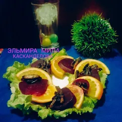 Салат со свёклой, жареными шампиньонами и апельсином 