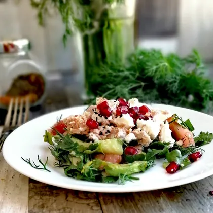 Овощной салат с тунцом и творогом