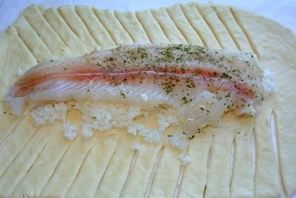 Открытый рыбный пирог с пангасиусом