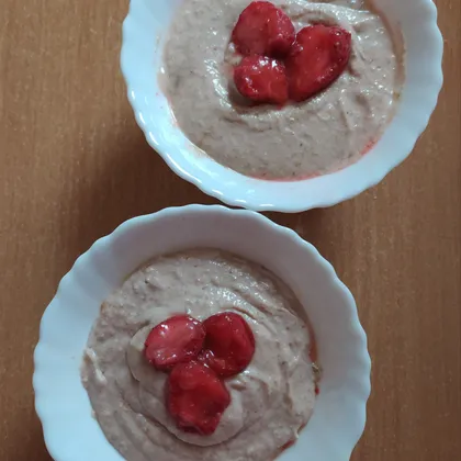 Творожок из зелёной гречки с клубникой и манго