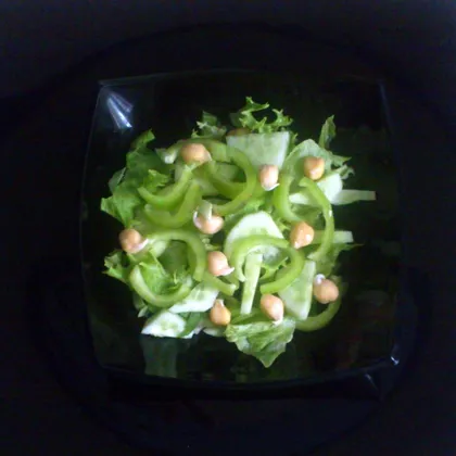 Овощной салат с нутом
