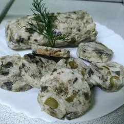 Домашняя куриная колбаса с грибами и оливками