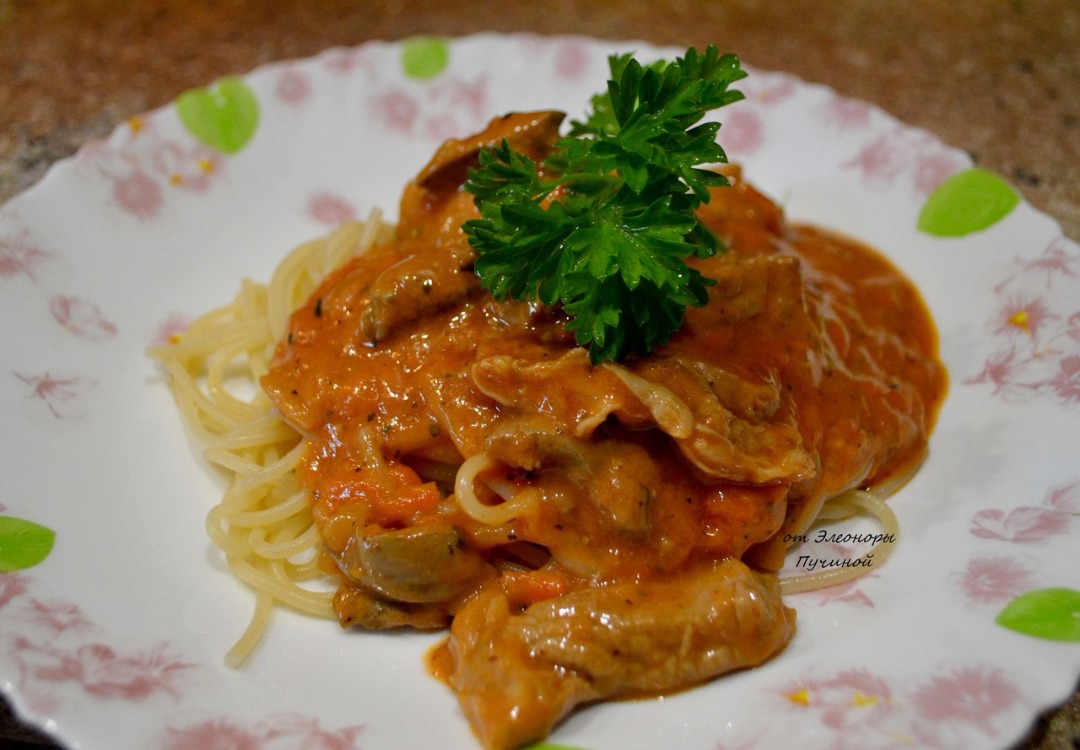 Спагетти с мясным рагу