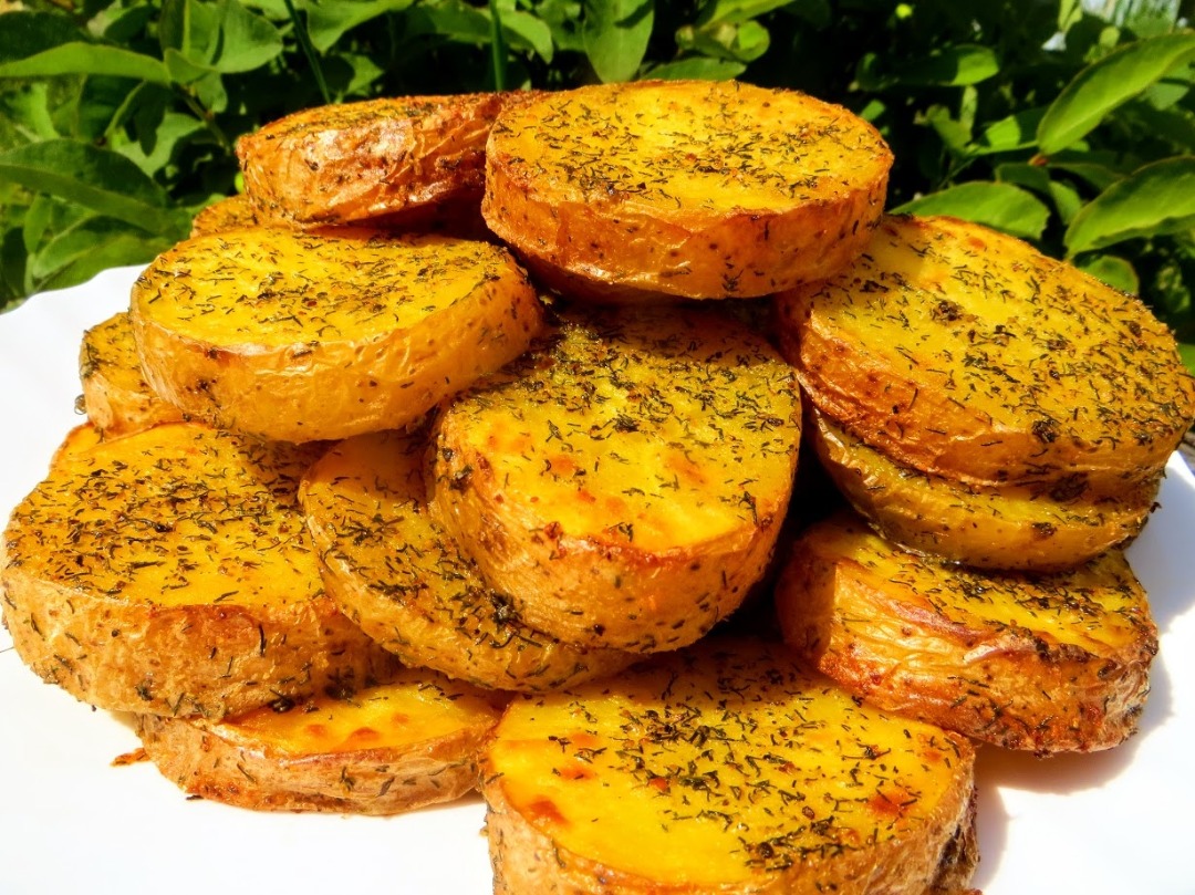 Картошка с чесноком и майонезом в духовке - рецепт с фото пошагово