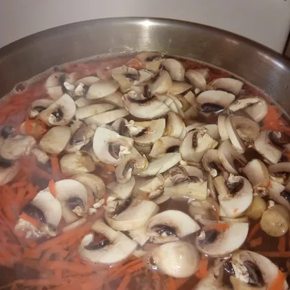 Овощной суп с грибами и фрикадельками