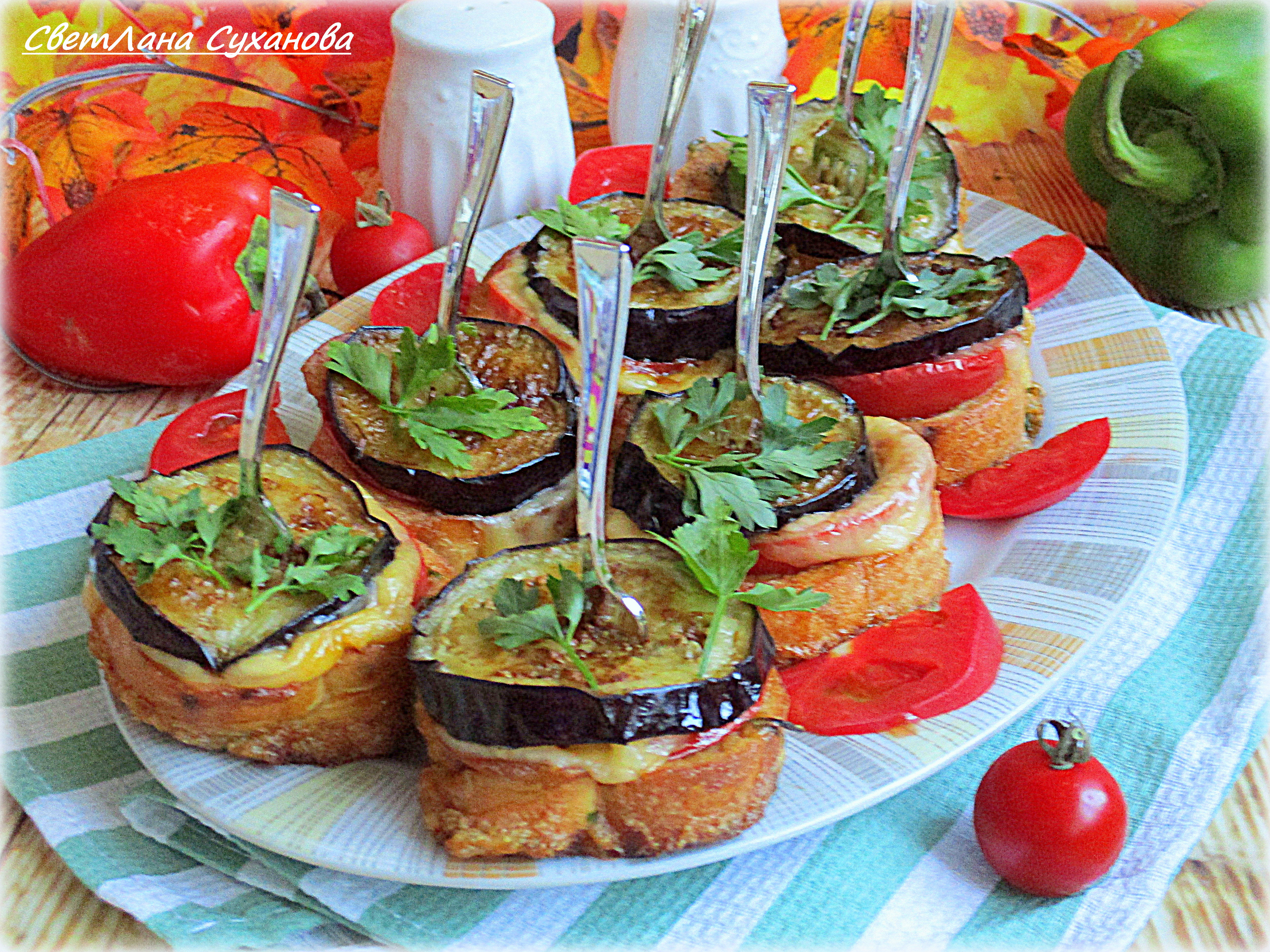 Бутерброды с баклажанами, помидорами и сыром