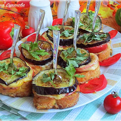 Бутерброды с баклажанами, помидорами и сыром