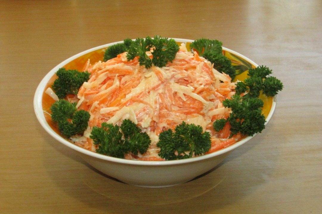 Салат из моркови и кольраби