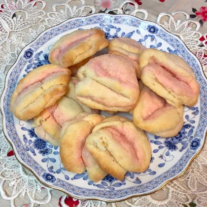 Розовые печенье с сливочным сыром