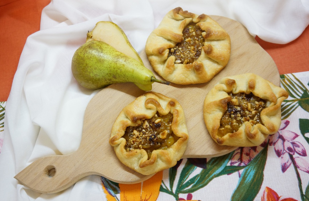 ГАЛЕТЫ с карамельной грушей и фундуком
