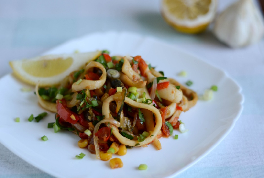 Кальмары с овощами (ПП)