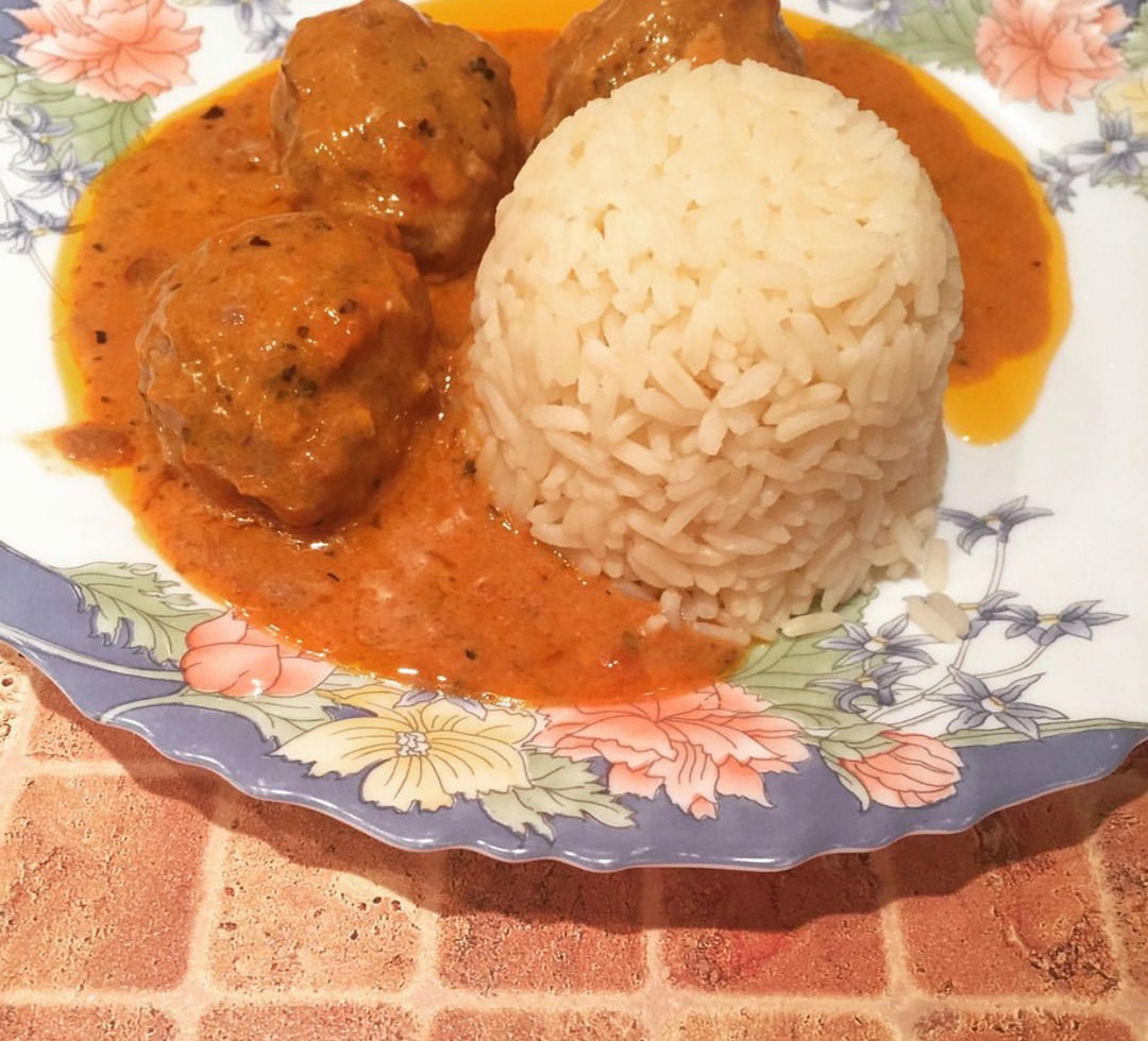 Тефтели в сливочно-томатном соусе. Быстро, вкусно и с необыкновенно вкусной подливкой