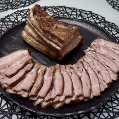 Запеченная свиная грудинка