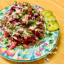Салат - закуска из запеченной свёклы и сыра