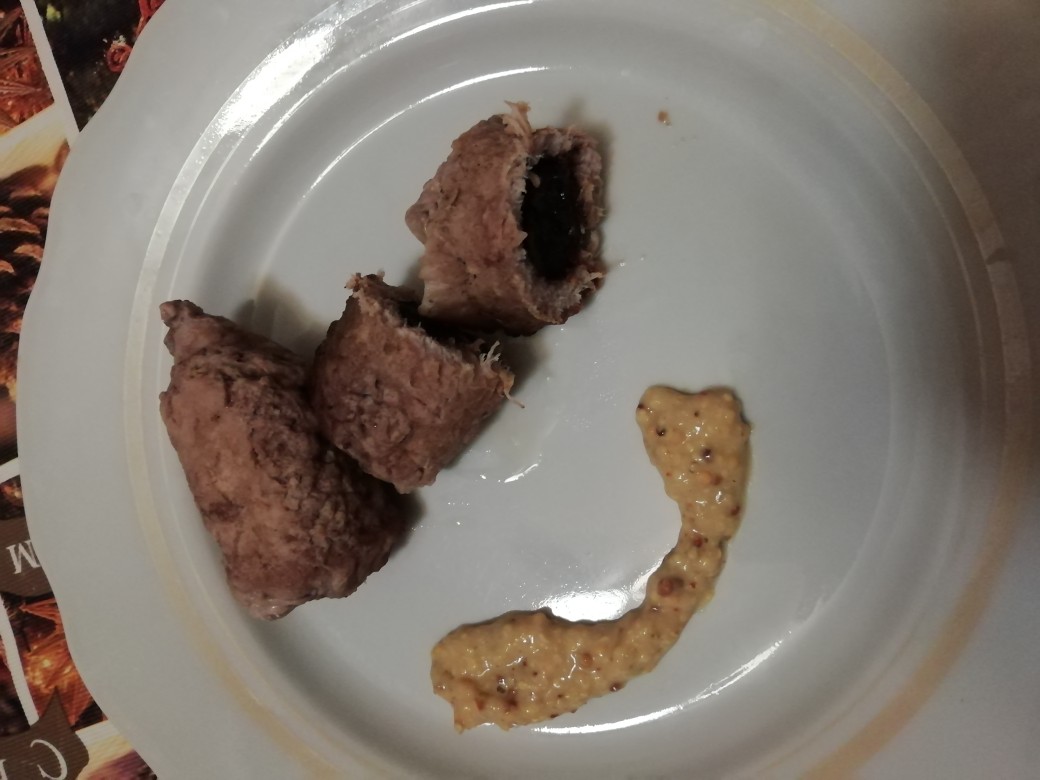 Как приготовить мясные пальчики из свинины с черносливом?