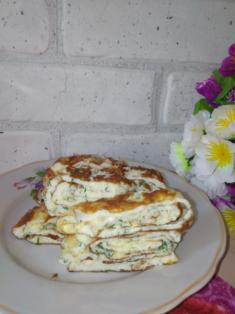 Яичный рулет с сыром