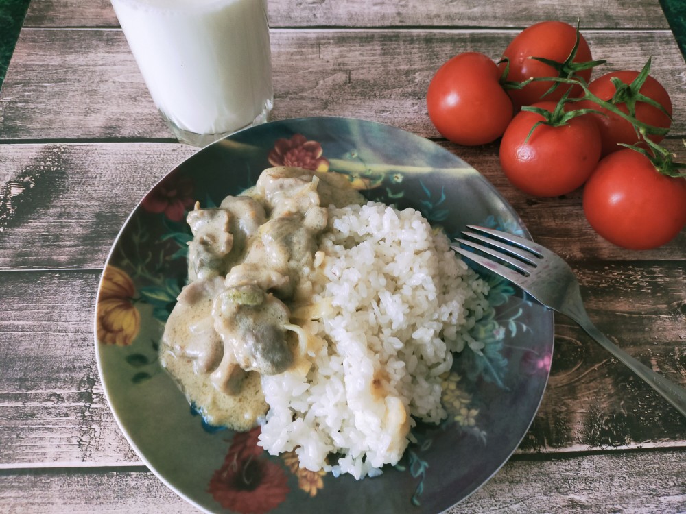 Куриные желудки в молочном соусе